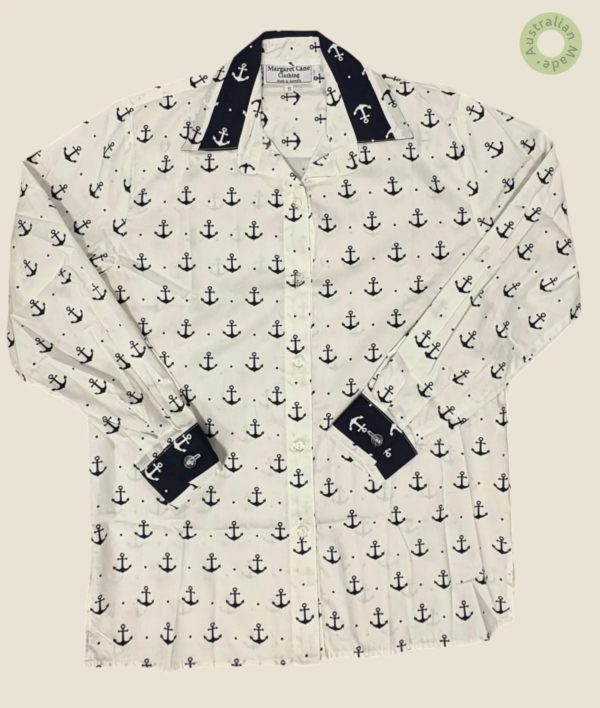 #208 – White base shirt featuring an all-over navy anchor and dot print. Complemented b