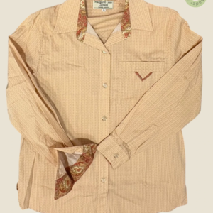 #451 – Apricot-beige base featuring a textured, all-over geometric chevron print in mut