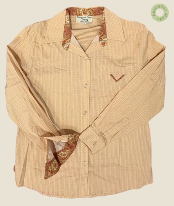 #451 – Apricot-beige base featuring a textured, all-over geometric chevron print in mut
