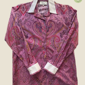 #226 – This professional shirt is made from a lightweight fabric featuring an intricate