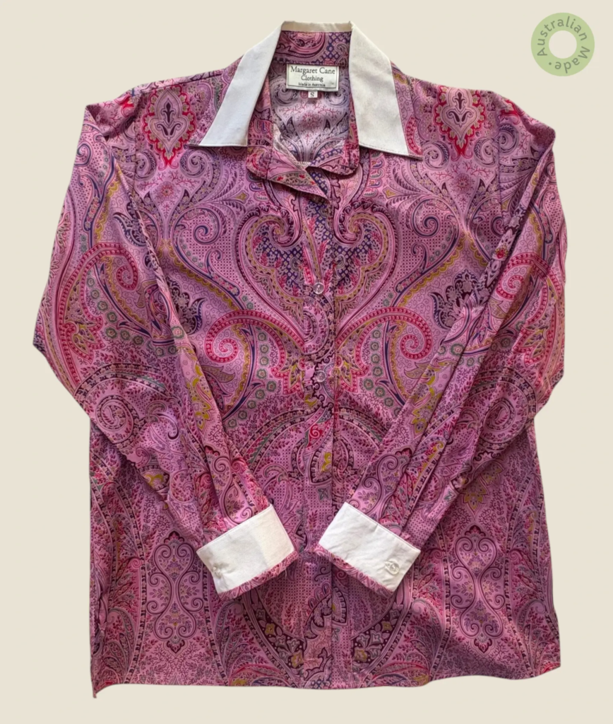 #226 – This professional shirt is made from a lightweight fabric featuring an intricate